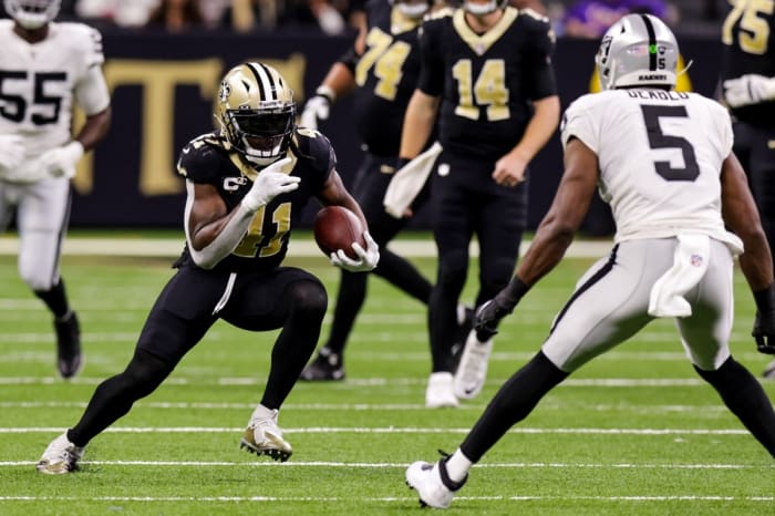 New Orleans Saints running back Alvin Kamara (41) makes a move against Las Vegas Raiders linebacker Divine Deablo (5). Mandatory Credit: Stephen Lew-USA TODAY